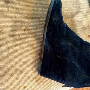Black boot wedges size 7 womenswear good quality worn in a bit